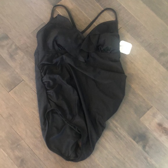 Target maternity swimsuit NWT - Picture 1 of 2